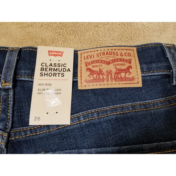 Levi's NWT Bermuda Shorts Denim Jeans Sculpt Mid Rise Slim Through Size 26 Blue - Picture 12 of 14